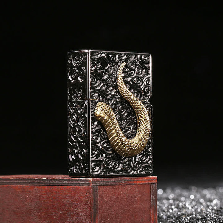 Accendino a cherosene ricaricabile Cobra serpente nero e oro - image 4