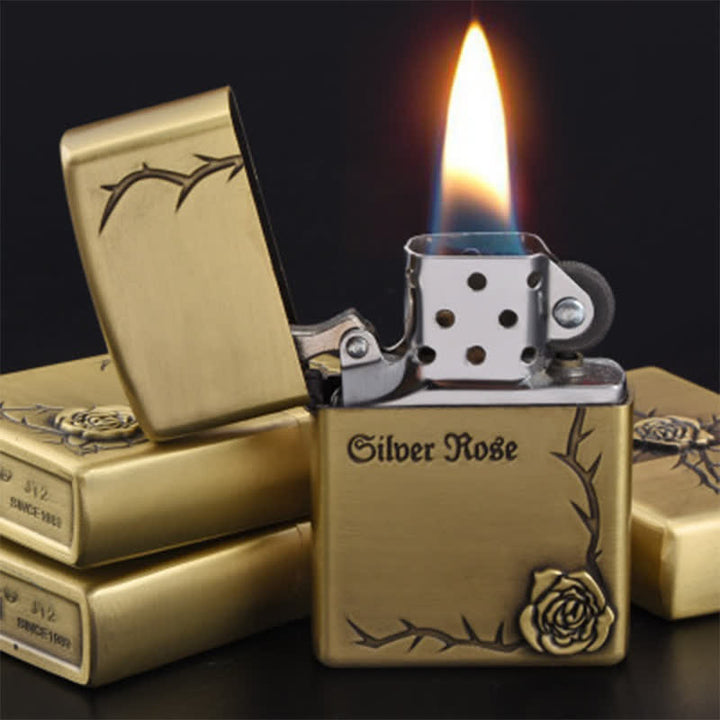 Accendino a cherosene ricaricabile con rose in rilievo in bronzo