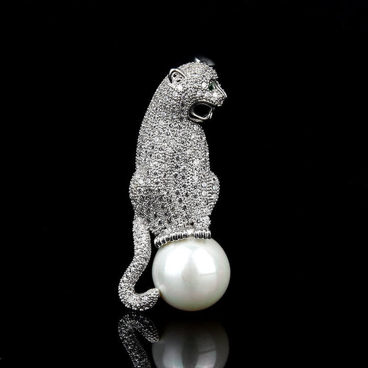 Spilla decorativa unisex con perle finte e zirconi lucidi leopardati
