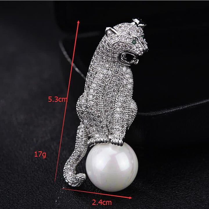 Spilla decorativa unisex con perle finte e zirconi lucidi leopardati