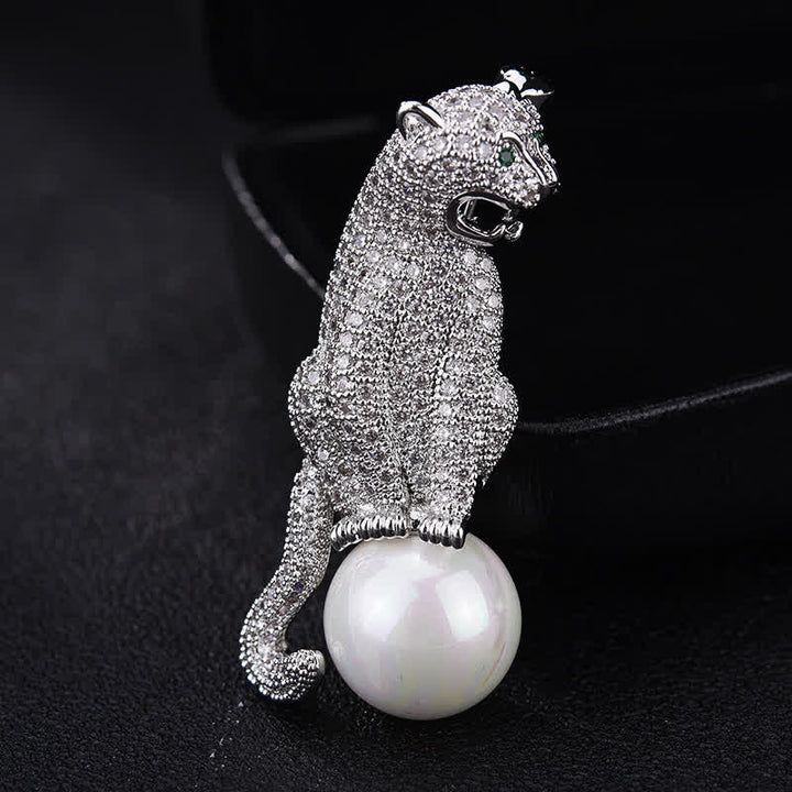 Spilla decorativa unisex con perle finte e zirconi lucidi leopardati