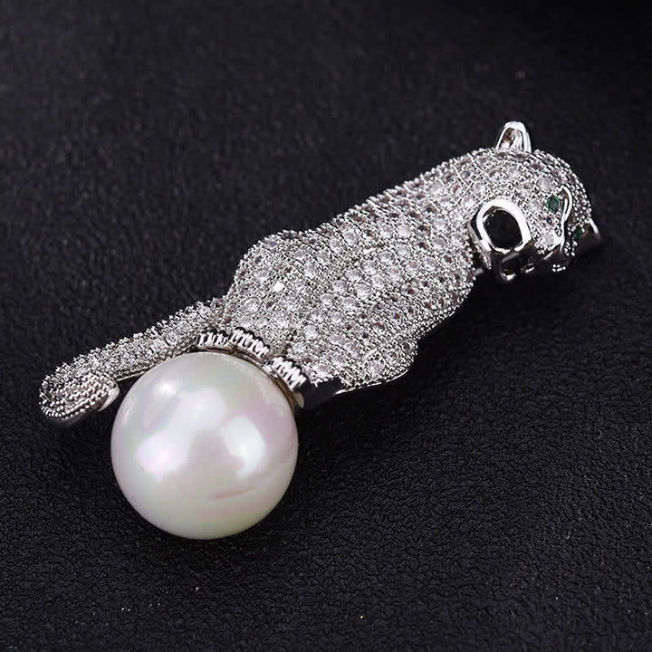 Spilla decorativa unisex con perle finte e zirconi lucidi leopardati