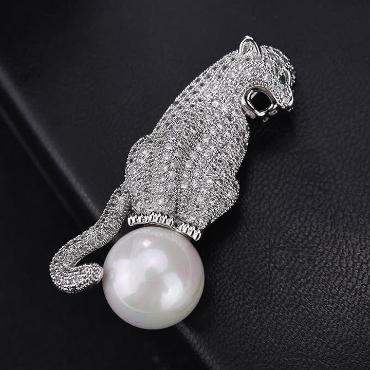 Spilla decorativa unisex con perle finte e zirconi lucidi leopardati