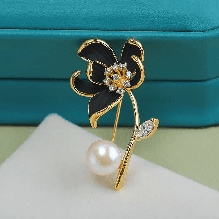 Spilla classica da donna con perle finte a forma di fiore di loto
