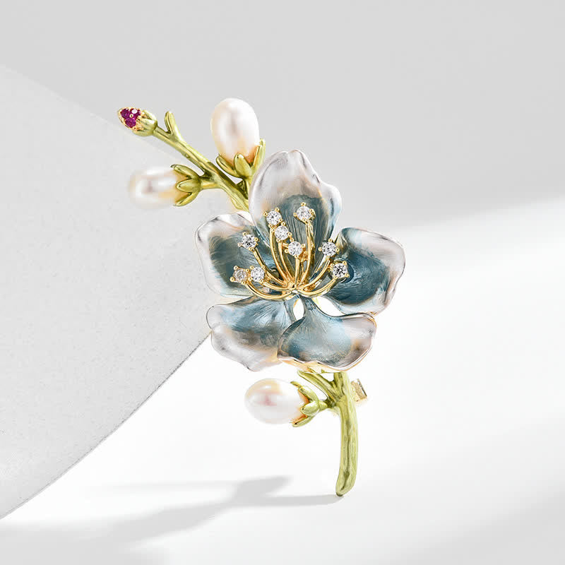 Spilla da donna con fiore di magnolia in smalto blu e perle finte