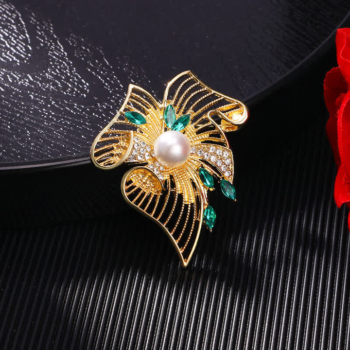 Spilla da donna con perle e strass a foglia cava in oro