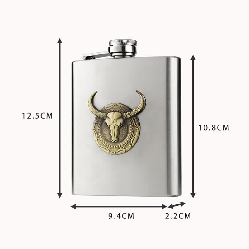 Semplice ed elegante fiaschetta portatile con testa di toro e piccolo imbuto