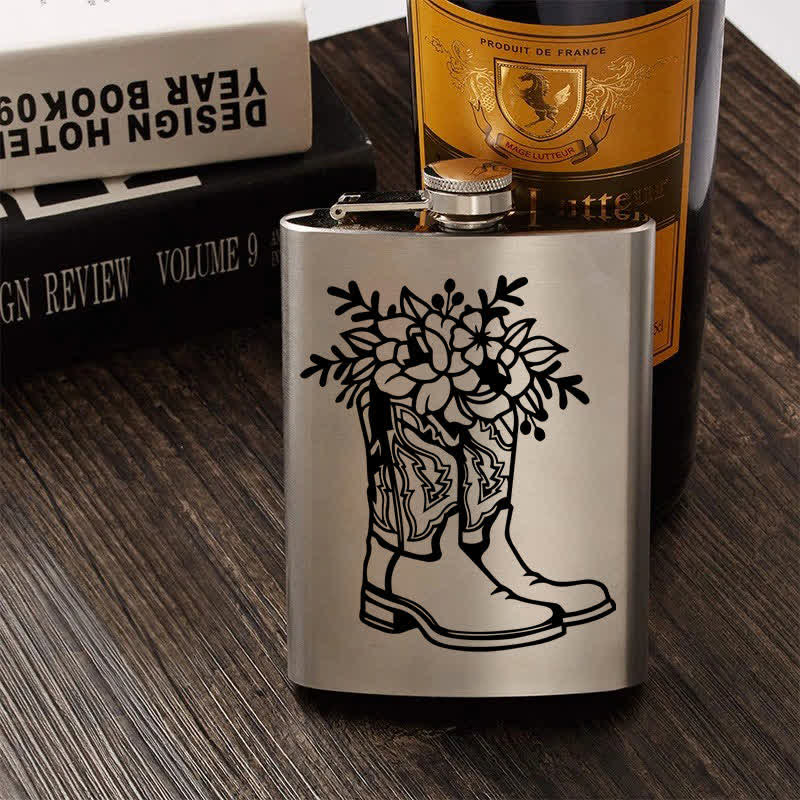 Borraccia portatile in acciaio inossidabile con motivo laser da 3-8 oz con stivali e fiori - image 0