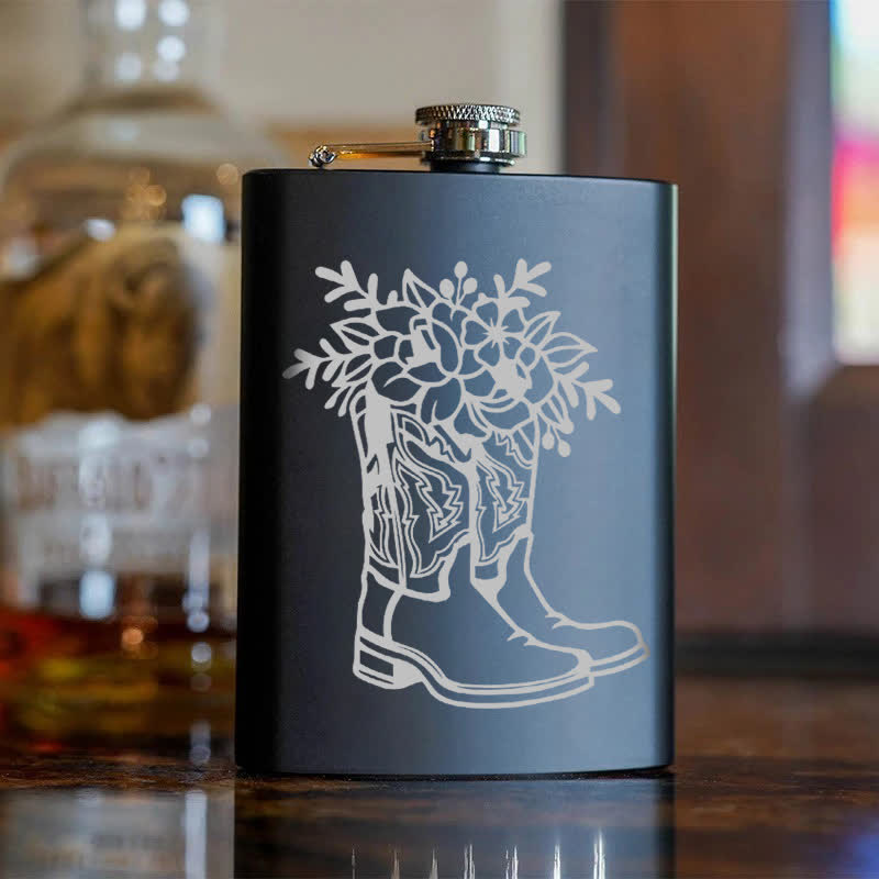 Borraccia portatile in acciaio inossidabile con motivo laser da 3-8 oz con stivali e fiori - image 6