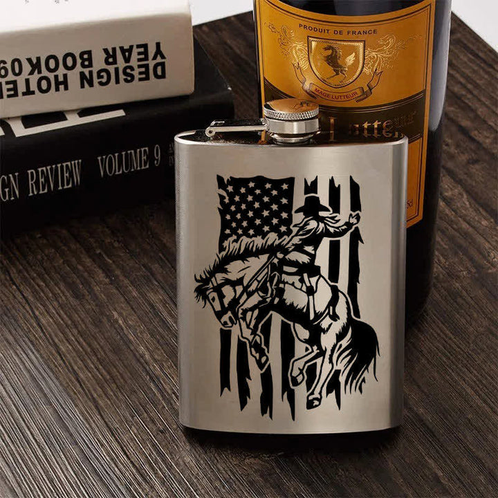 Borraccia portatile in acciaio inossidabile con motivo laser a bandiera USA da 3-8 oz con cavallo da equitazione - image 0