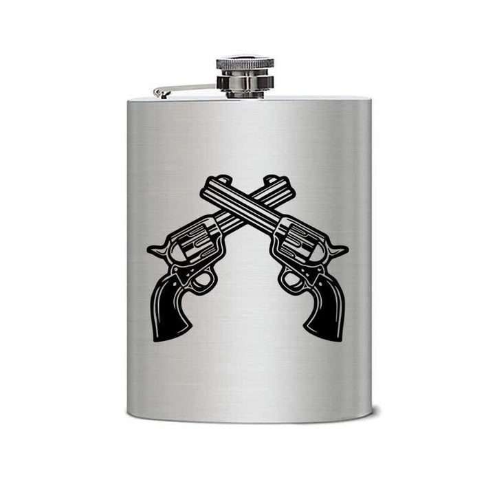 Borraccia portatile in acciaio inossidabile con motivo laser e pistole incrociate da 3-8 oz - image 1