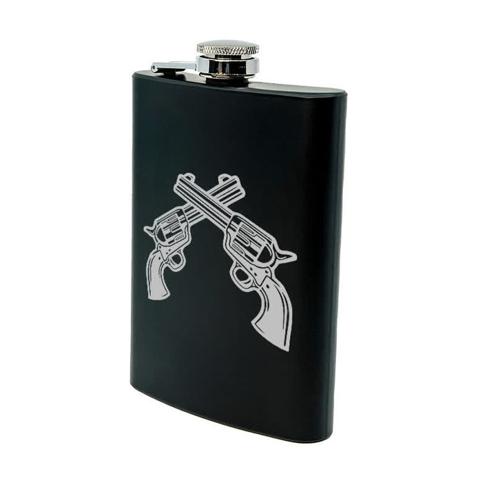 Borraccia portatile in acciaio inossidabile con motivo laser e pistole incrociate da 3-8 oz - image 9