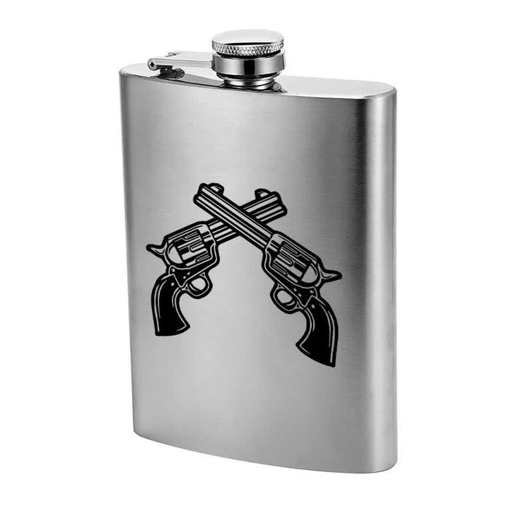 Borraccia portatile in acciaio inossidabile con motivo laser e pistole incrociate da 3-8 oz - image 4