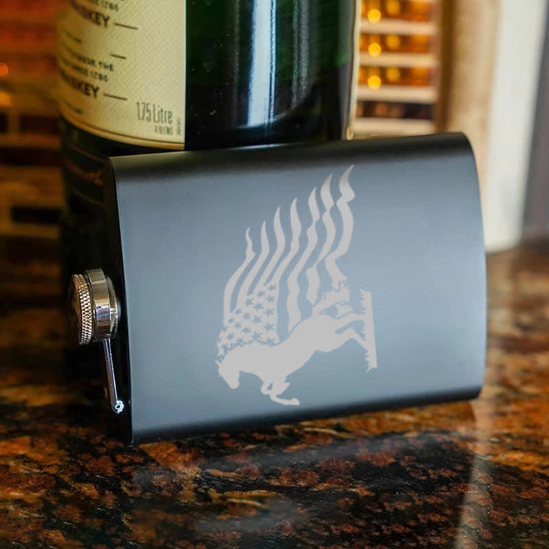 Borraccia portatile in acciaio inossidabile con motivo laser a bandiera USA da 3-8 oz - image 7