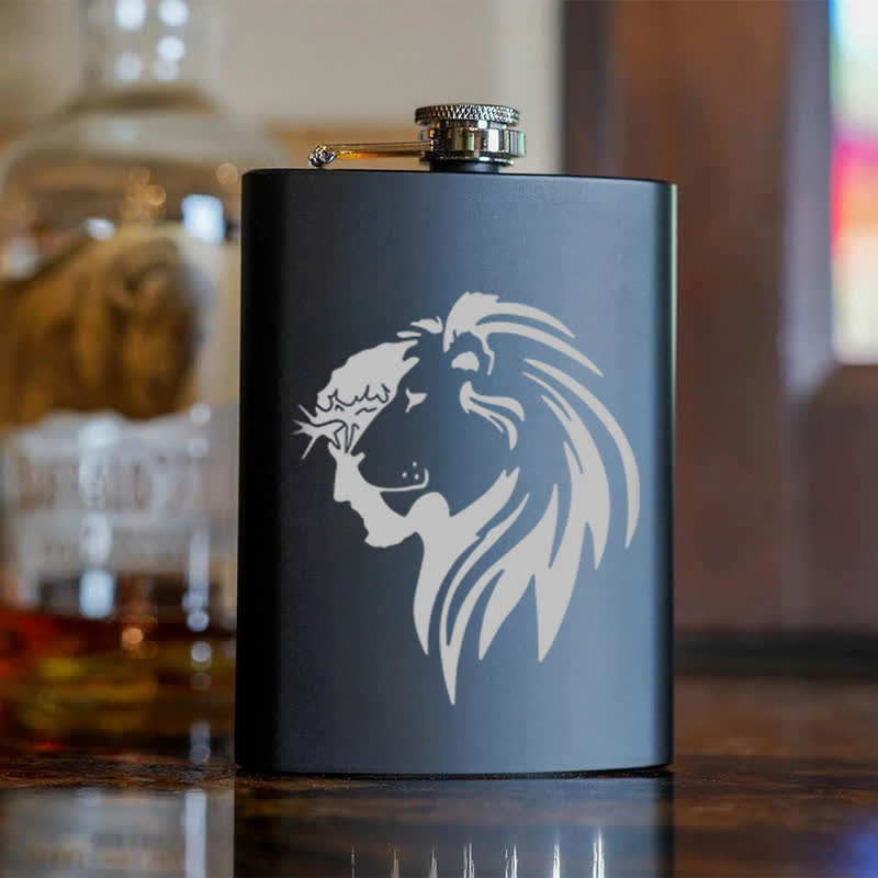 Borraccia portatile in acciaio inossidabile con motivo laser a testa di leone di Gesù Cristo da 3-8 oz - image 6