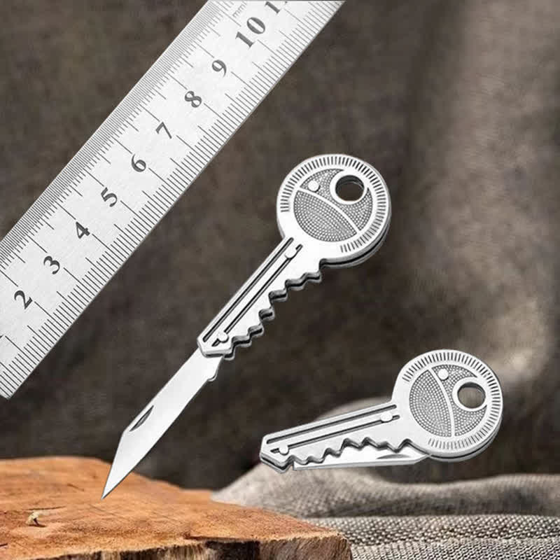 Portachiavi a forma di chiave con mini coltello pieghevole compatto