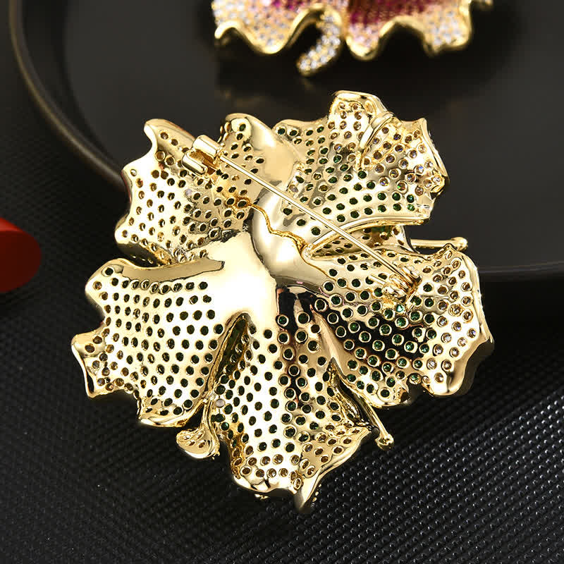 Spilla da donna di lusso con zirconi cubici colorati e fiori retrò