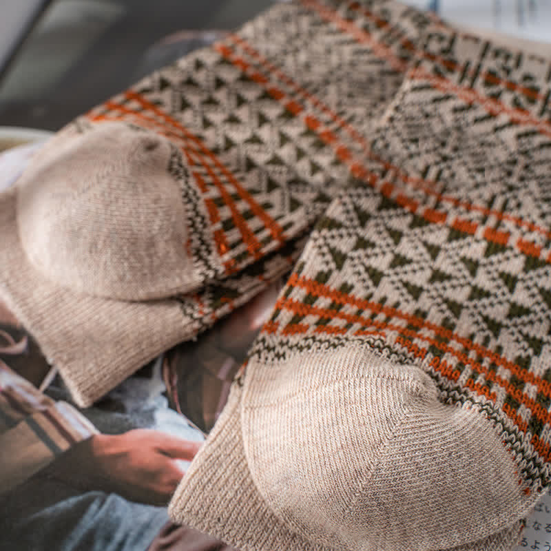 Calzini in cotone con motivo a linee di diamanti colorati alla moda