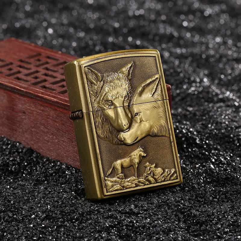Accendino a cherosene ricaricabile Wolves Pack Relief Design - Oro antico - image 0