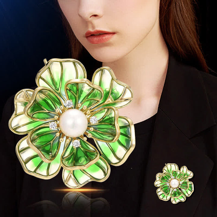 Spilla da donna in smalto placcato oro con peonia verde