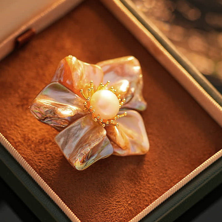 Spilla asimmetrica con fiore di perle barocche da donna