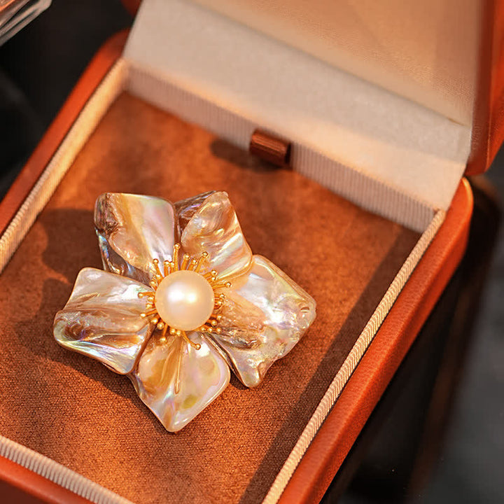 Spilla asimmetrica con fiore di perle barocche da donna