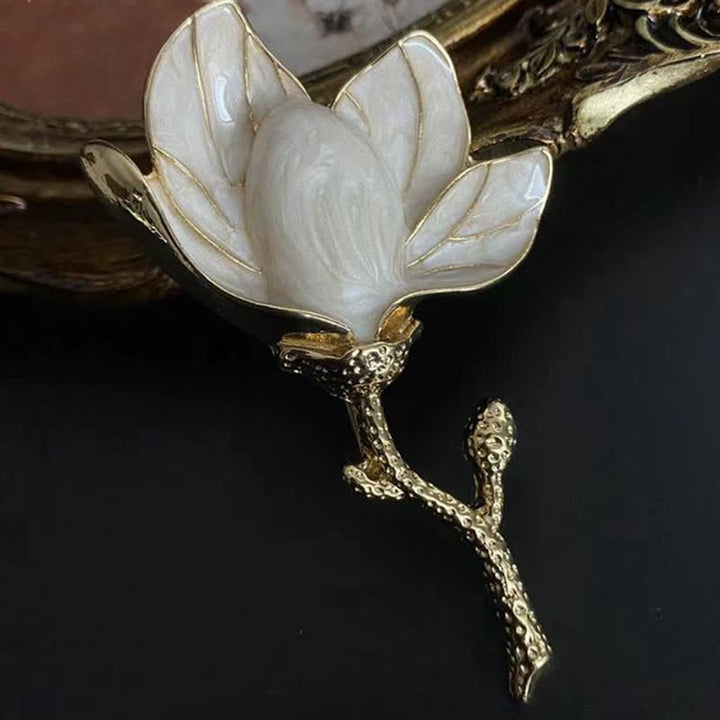 Spilla da donna in stile corte esagerato con magnolia bianca
