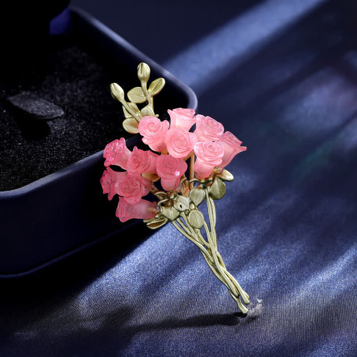 Spilla da donna con bouquet di rose rosa e verdi romantiche