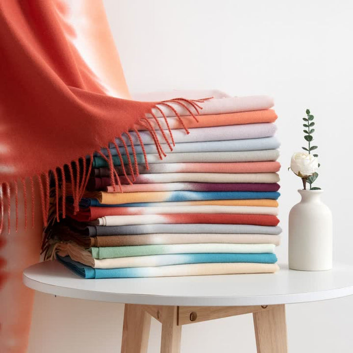 Sciarpa unisex in finto cashmere con frange colorate sfumate