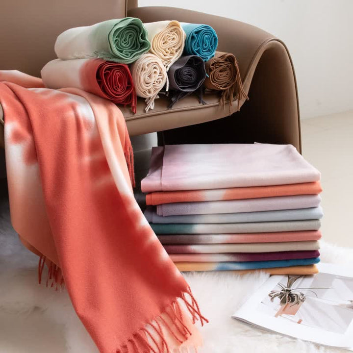 Sciarpa unisex in finto cashmere con frange colorate sfumate