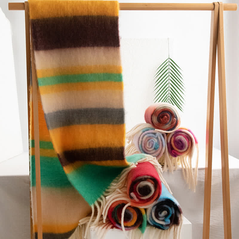 Sciarpa unisex in mohair con nappe a contrasto di colore arcobaleno - image 3