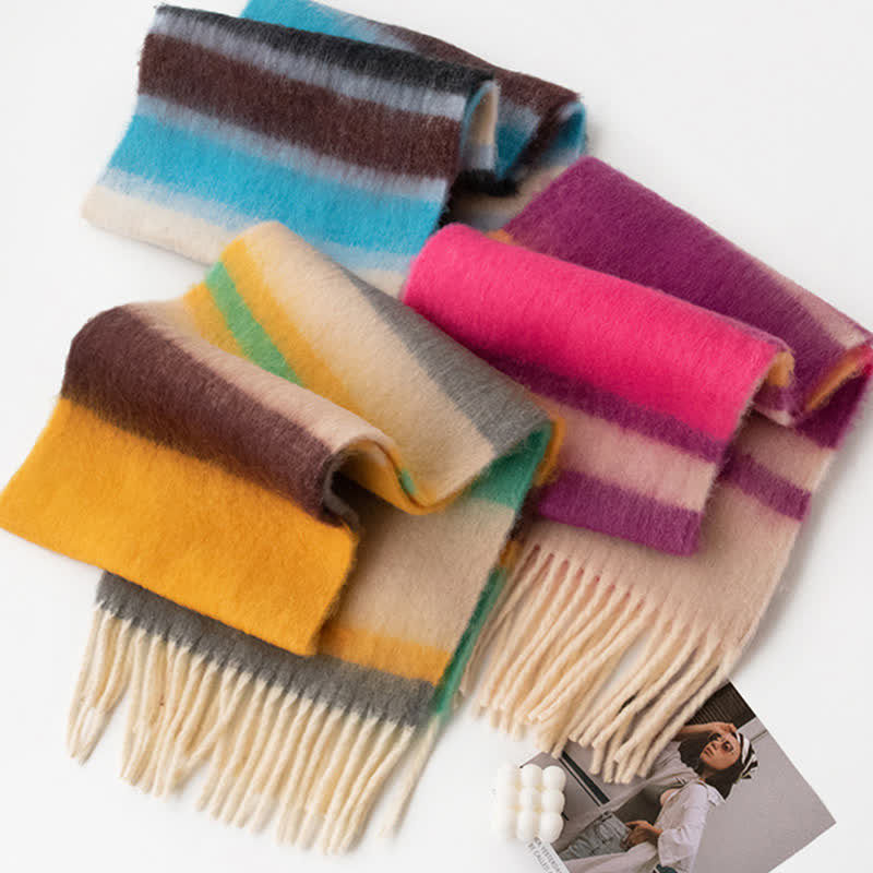 Sciarpa unisex in mohair con nappe a contrasto di colore arcobaleno - image 6