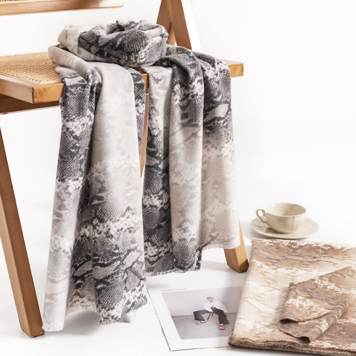 Sciarpa con stampa serpente in stile street chic da donna