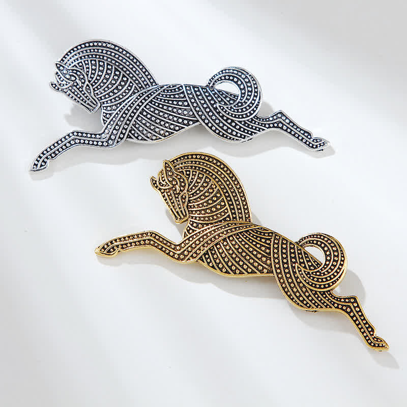 Spilla unisex con cavallo rampante placcata in oro e argento