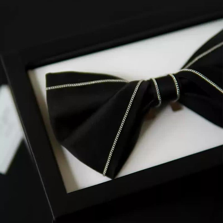 Cravatta a farfalla nera solida con catena e accenti in argento da uomo - Nero - image 0