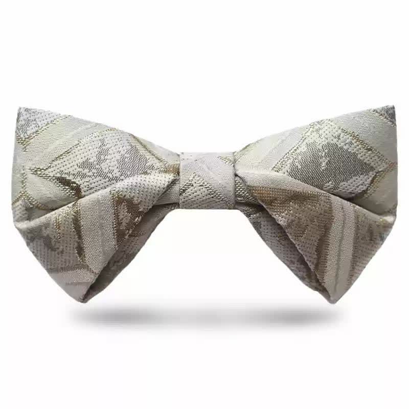 Papillon da uomo in jacquard oro delicato e senza tempo