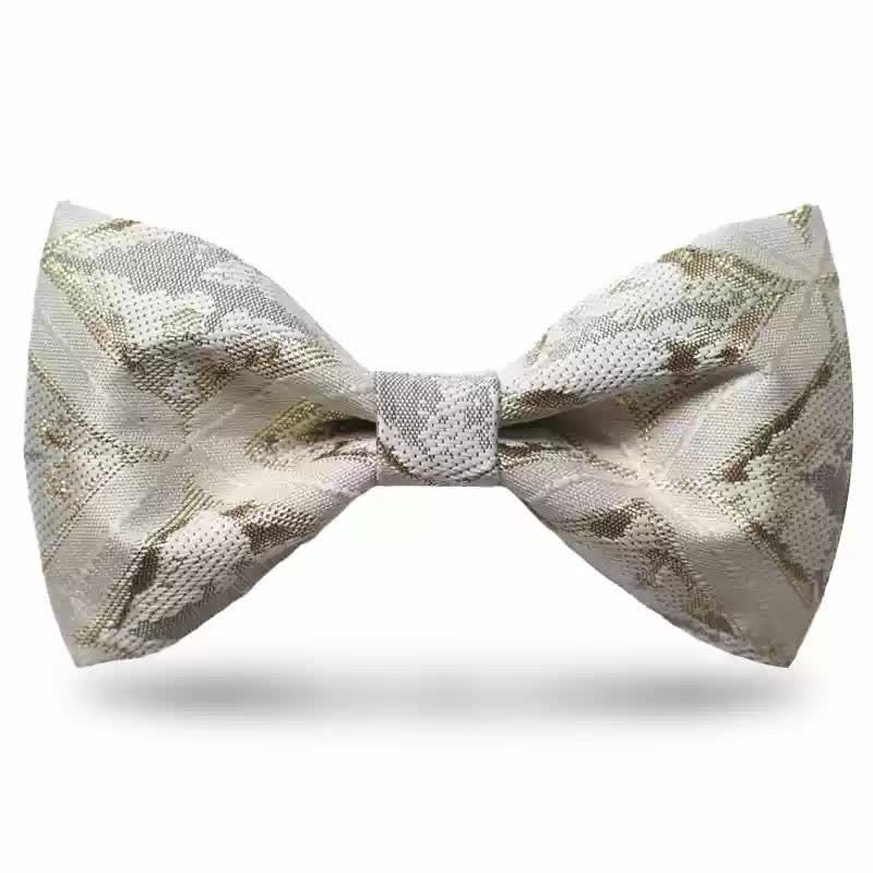 Papillon da uomo in jacquard oro delicato e senza tempo