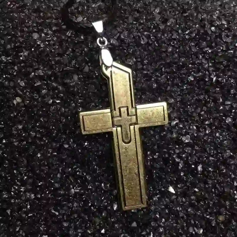 Collana con ciondolo multifunzione a forma di mini croce e coltello nascosto