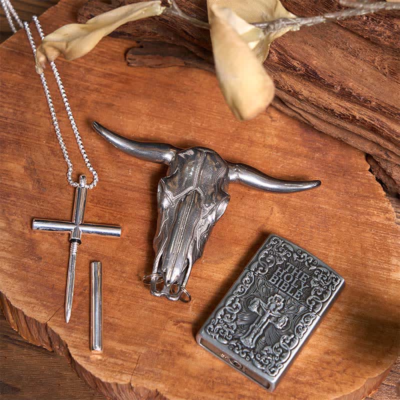 Set di collana con ciondolo a forma di croce e toro Longhorn, accendino della Sacra Bibbia