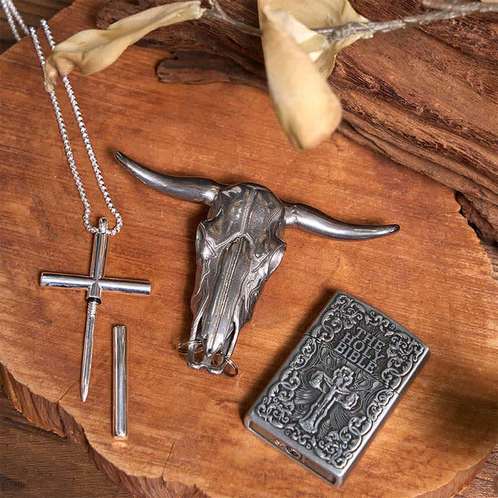 Set di collana con ciondolo a forma di croce e toro Longhorn, accendino della Sacra Bibbia