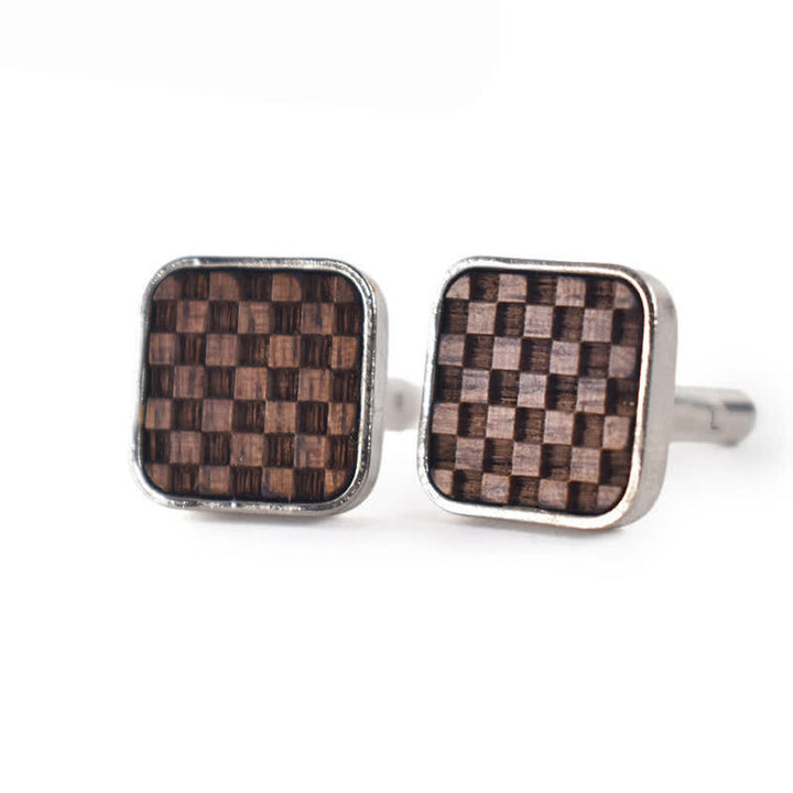 Gemelli da uomo in legno con piccoli quadrati a scacchiera scuri - image 3