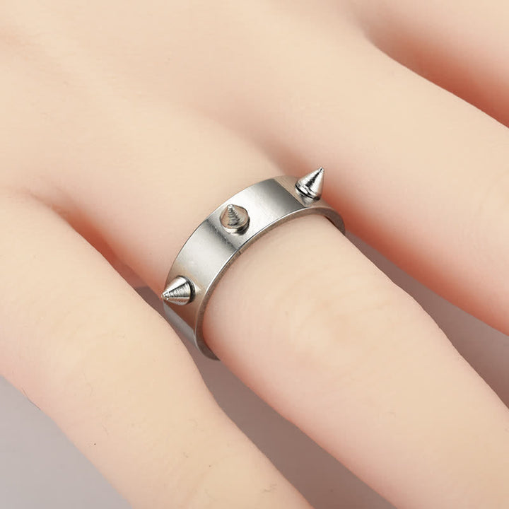 Anello di autodifesa con 3 rivetti in stile punk