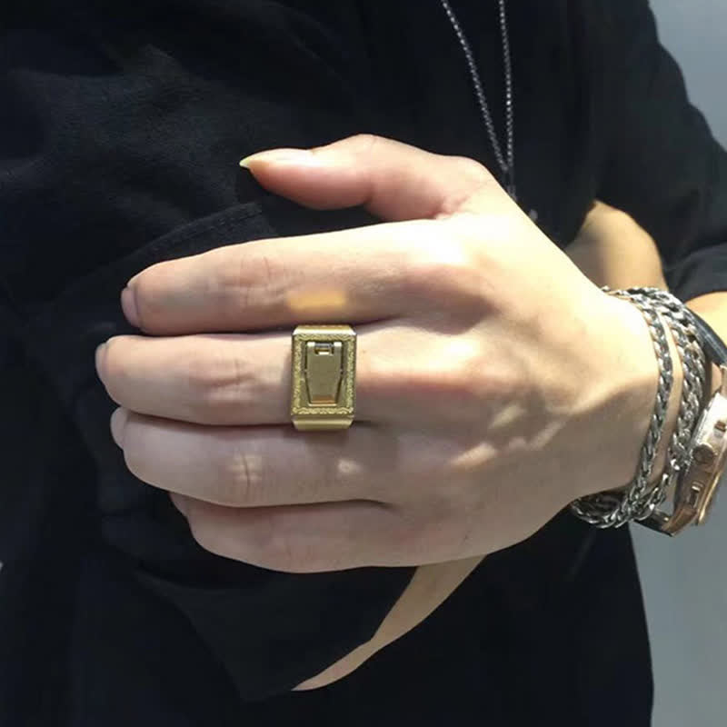 Anello regolabile multifunzionale con lama nascosta