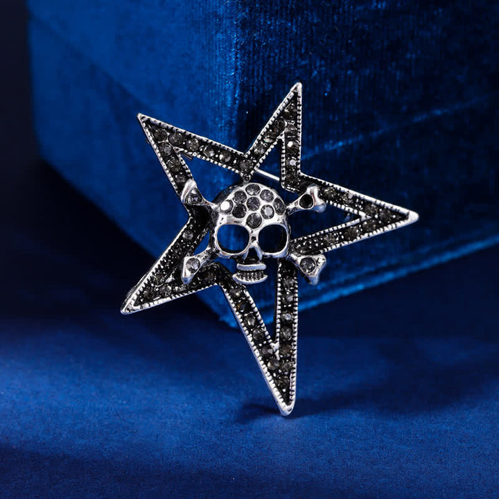 Spilla con teschio e osso a forma di pentagramma con strass