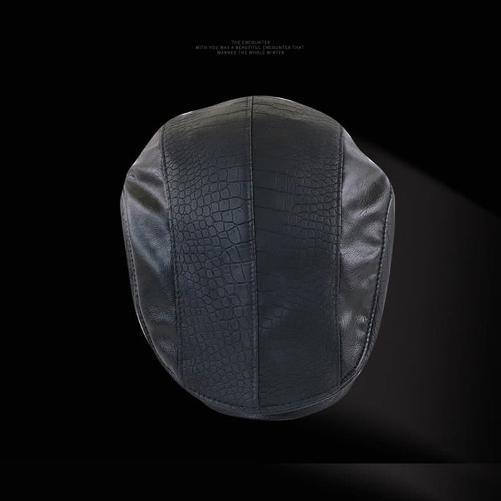 Cappello basco in pelle con cuciture vintage e stampa alligatore