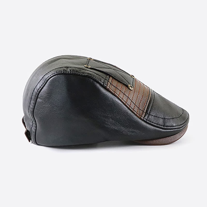 Cappello basco in pelle con cuciture alla moda e contrasto di colore