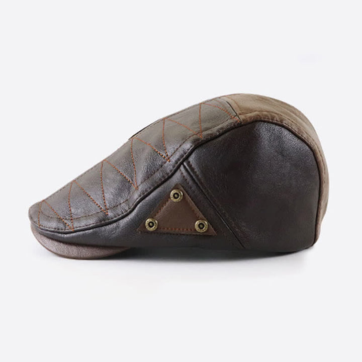 Cappello basco in pelle con cuciture alla moda e contrasto di colore