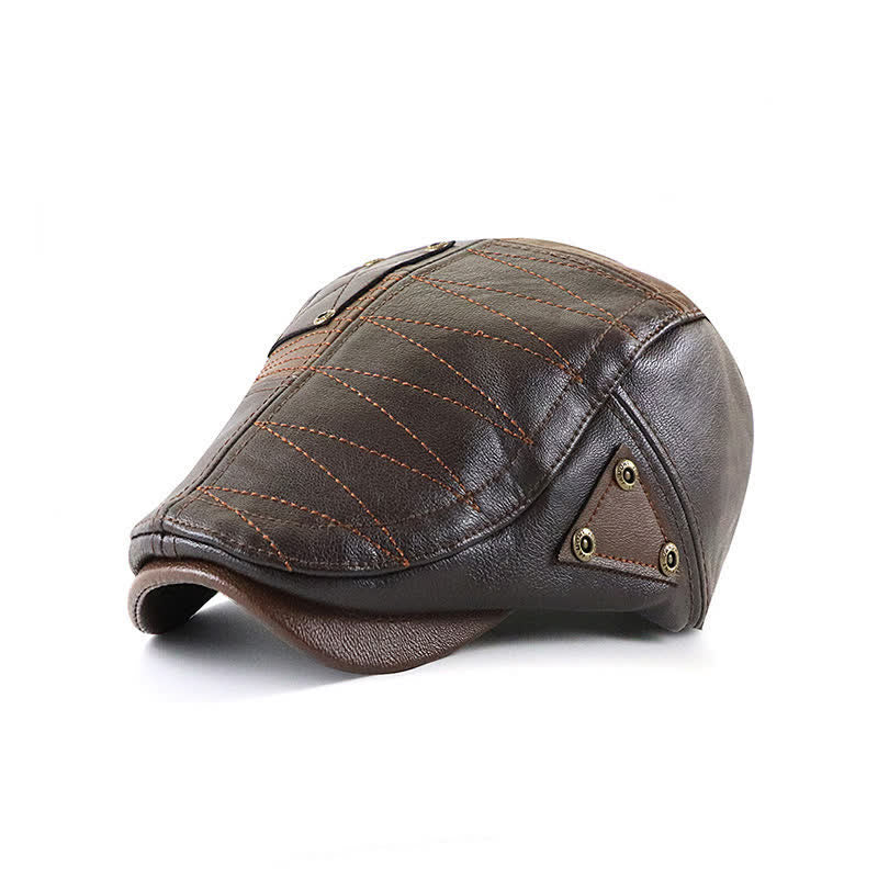 Cappello basco in pelle con cuciture alla moda e contrasto di colore