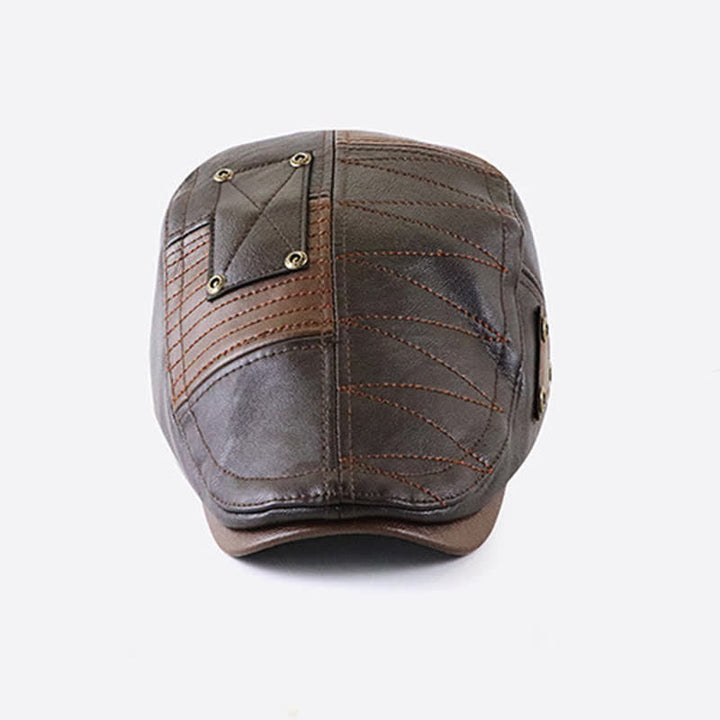 Cappello basco in pelle con cuciture alla moda e contrasto di colore