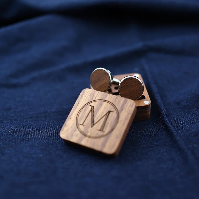 Gemelli in legno con scatola incisa con lettera personalizzata da uomo - image 3